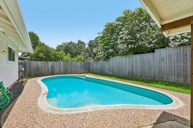 Building Photo - 2717 Charlesworth Dr