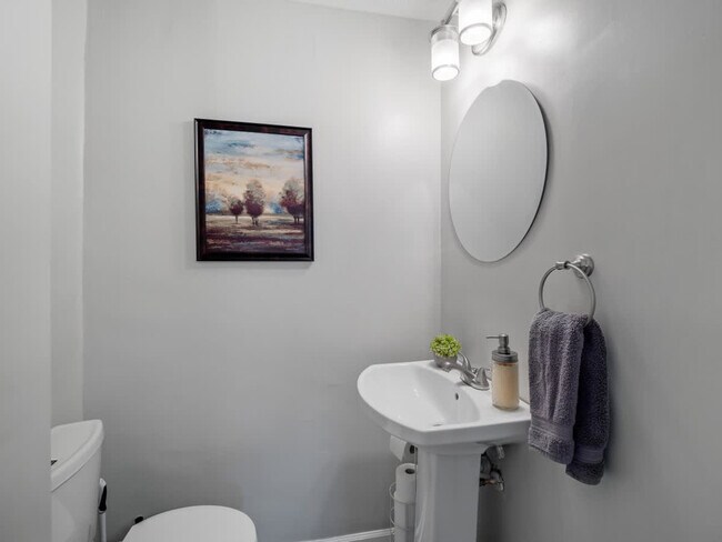 Building Photo - 3222 West Blvd