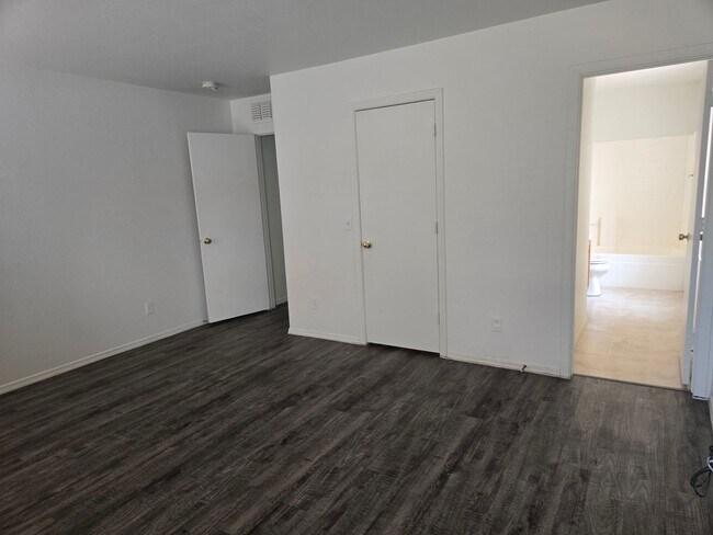 Building Photo - 3 bed, 2 bath in Surprise