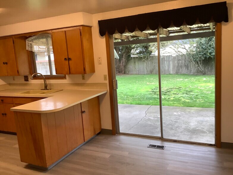 Building Photo - 509 29th Ave SE