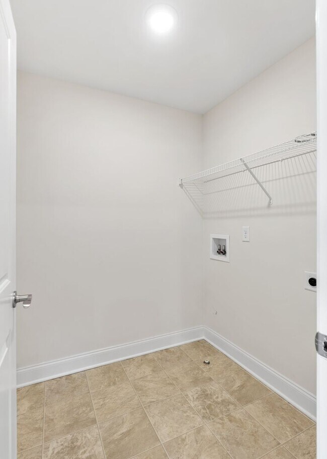 Building Photo - 797 Ravensdowne-