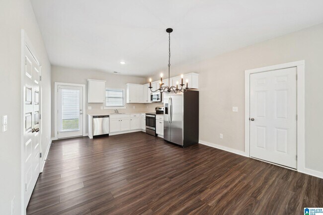 Building Photo - 129 Kings Wy