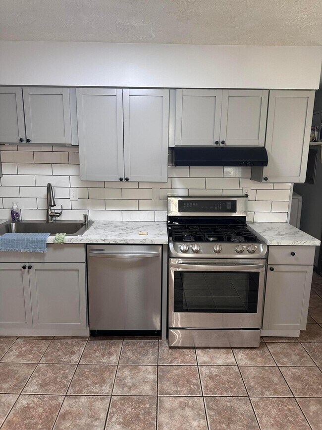 Building Photo - 388 Gamewood Dr