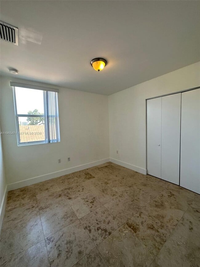 Building Photo - 2772 SW 31st Ct