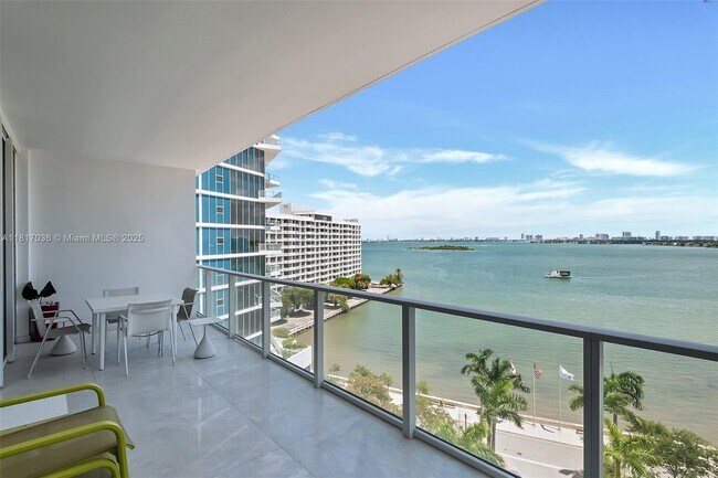 Building Photo - 2020 N Bayshore Dr