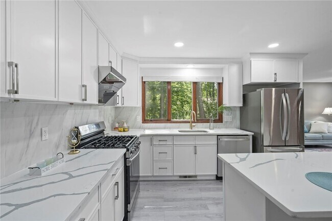 Building Photo - 318 Blackstone Ave