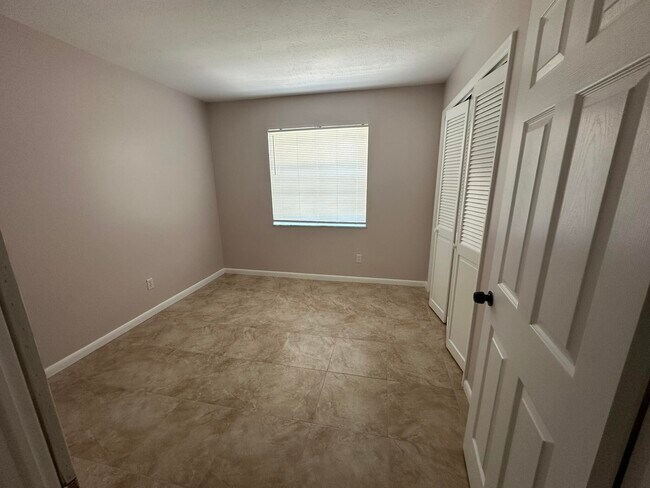 Building Photo - 744 SE Fallon Dr