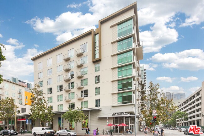 Building Photo - 645 W 9th St