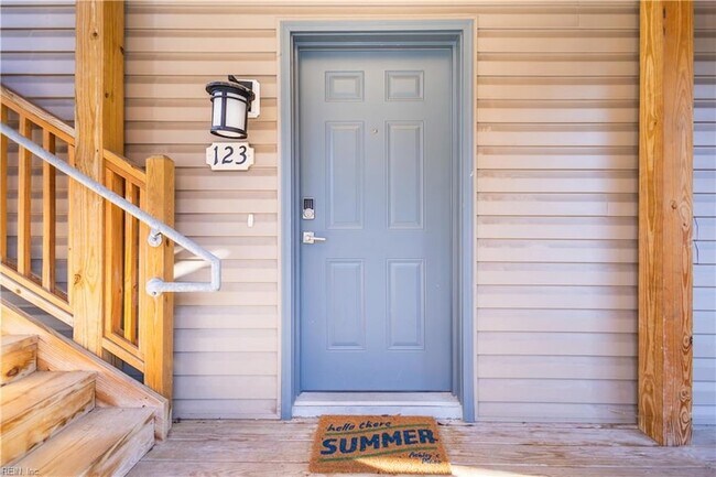 Building Photo - 414 Delaware Ave