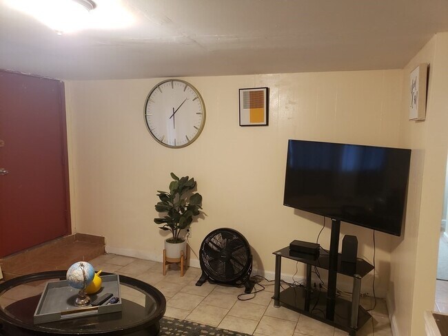 Building Photo - 11A Sachem St