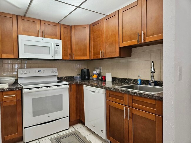 Building Photo - 743 Flanders Dr