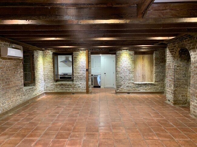 Building Photo - 20 Montagu St