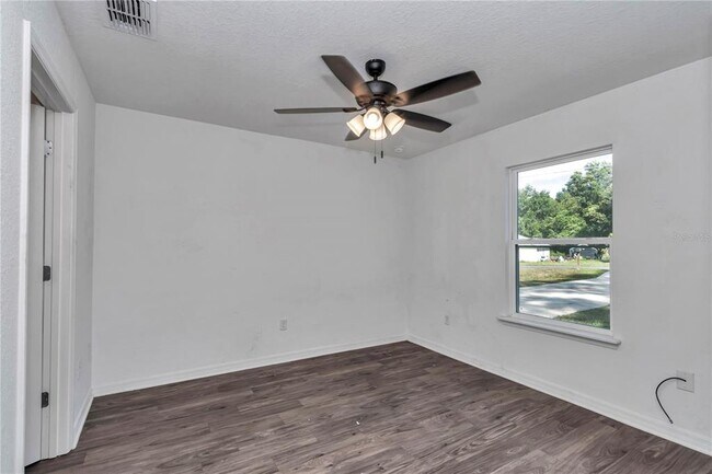 Building Photo - 460 Locust Rd
