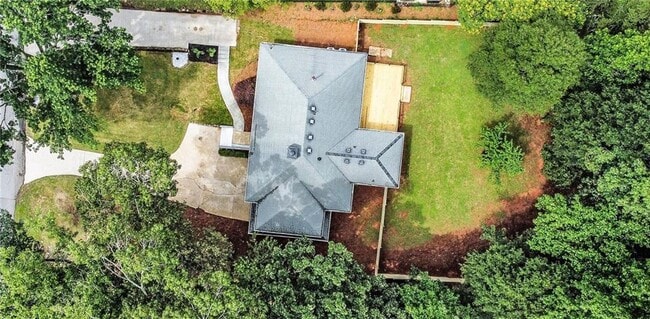 Building Photo - 1996 Briarwood Dr