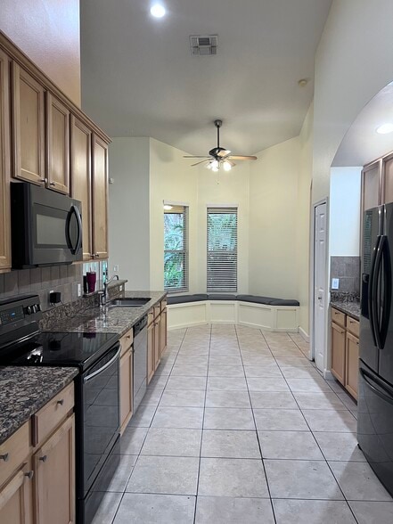 Eat in kitchen area - 1751 Crown Hill Blvd