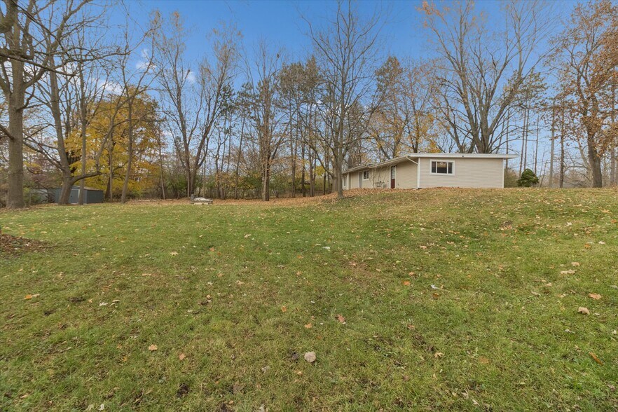 Building Photo - 671 W Clark Rd