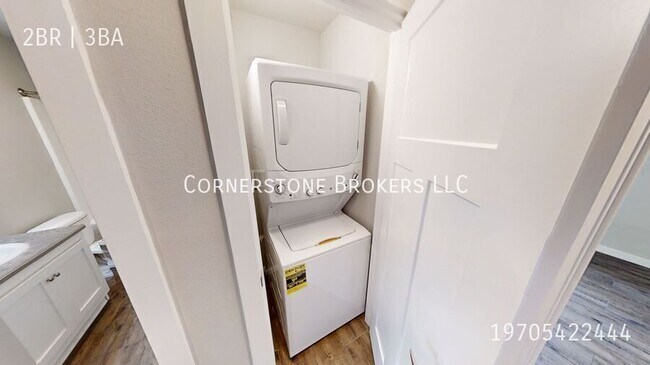 Building Photo - 204 Omnia-D