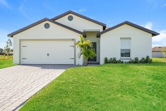 Building Photo - 880 Youngreen Dr