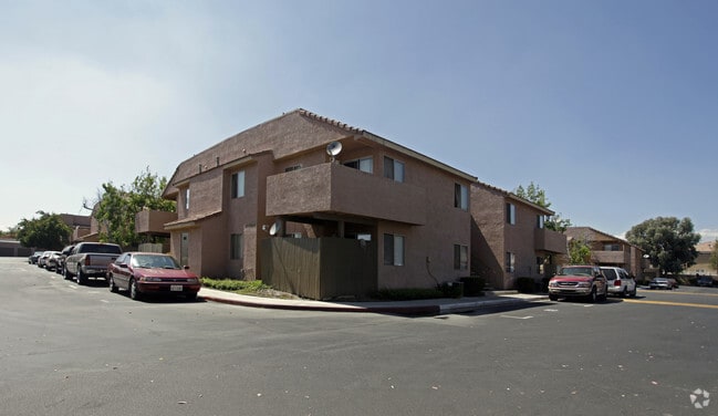Primary Photo - Spring Creek Apartment
