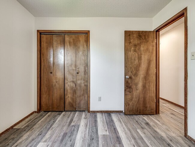 Building Photo - Move in discount / $800 first month rent