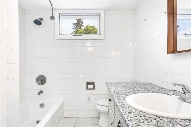 Building Photo - 214 Highland Rd