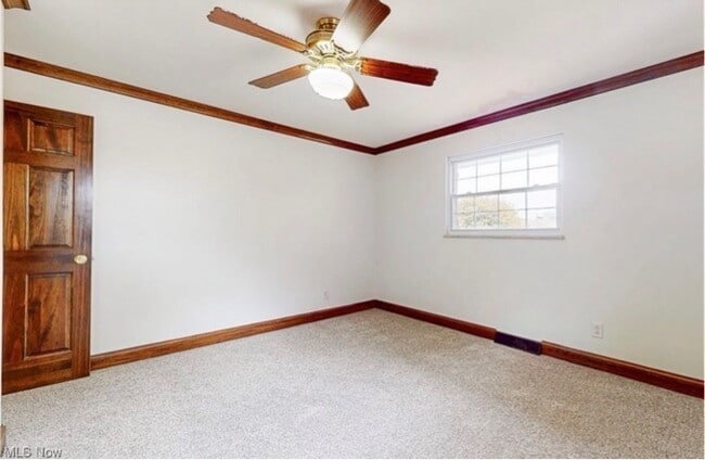 Building Photo - 240 Stardust Dr