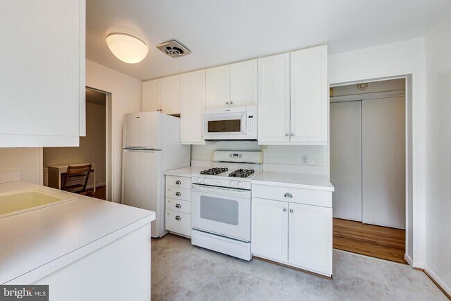 Building Photo - 6515 E Halbert Rd