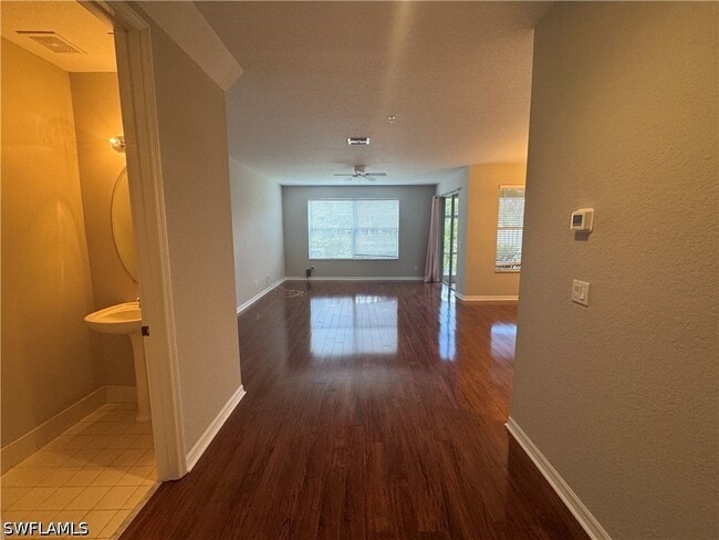 Building Photo - 1410 Mariposa Cir
