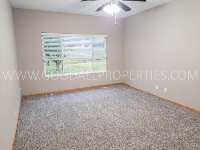Building Photo - 3 bedroom 2 bath Single Family Home