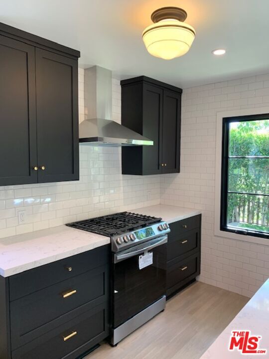 Building Photo - 1244 S Sycamore Ave