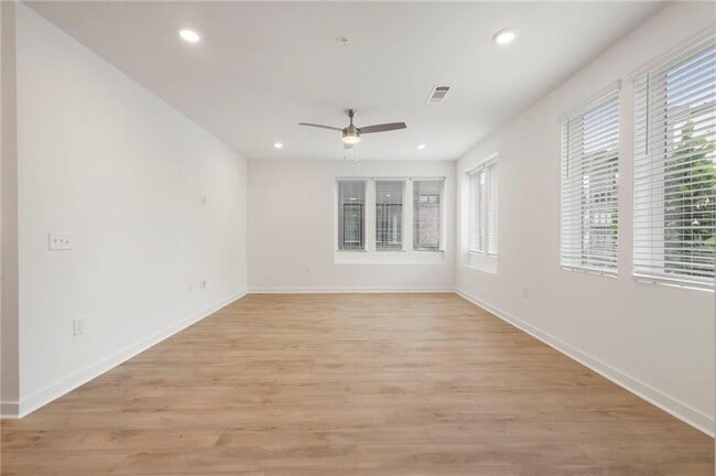 Building Photo - 388 Pratt Dr SE