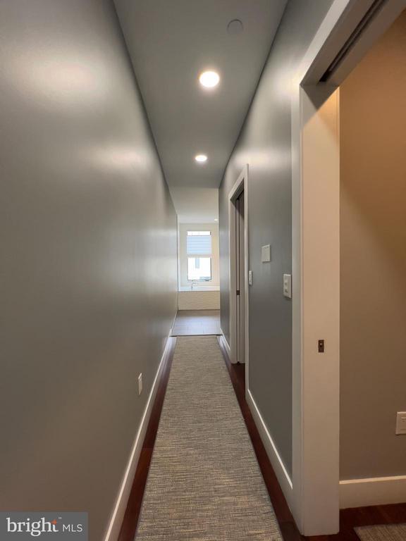 Building Photo - 423 Wallace St