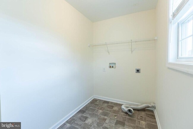 Building Photo - 59 Stork Ln