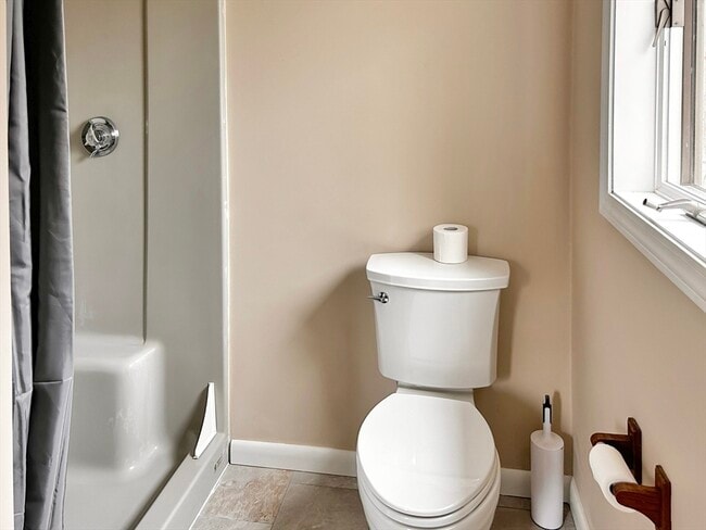 Building Photo - 6 Bancroft St