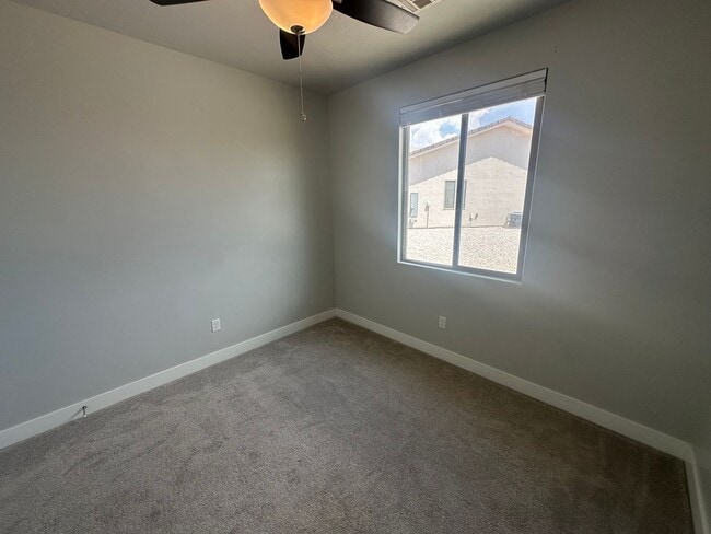 Building Photo - 3 bed plus office / 2.5 bath / 3 car Singl...