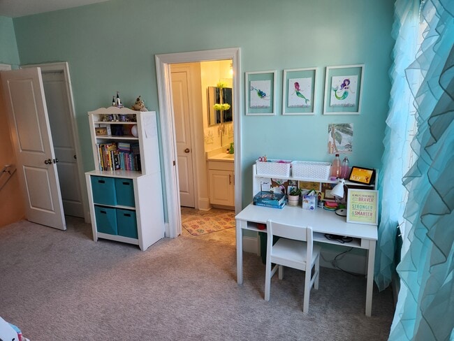 Building Photo - 5855 Vlg Rdg Wy