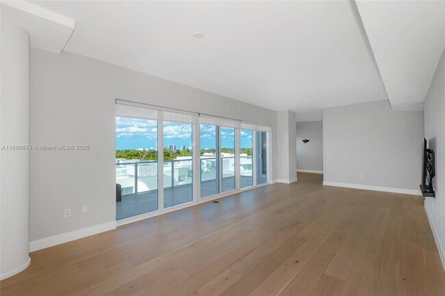 Building Photo - 6103 Aqua Ave