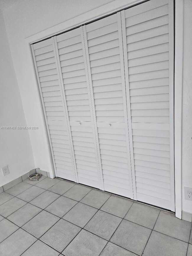 Building Photo - 3475 SW 1st Ave