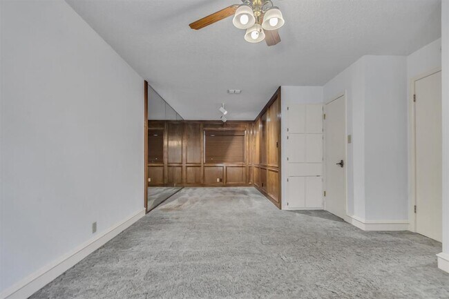 Building Photo - 5704 Lands End St