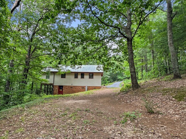 Building Photo - 8835 Tallow Tree Rd