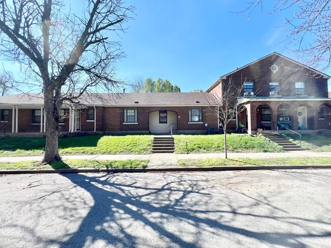 Building Photo - 21 College Ct