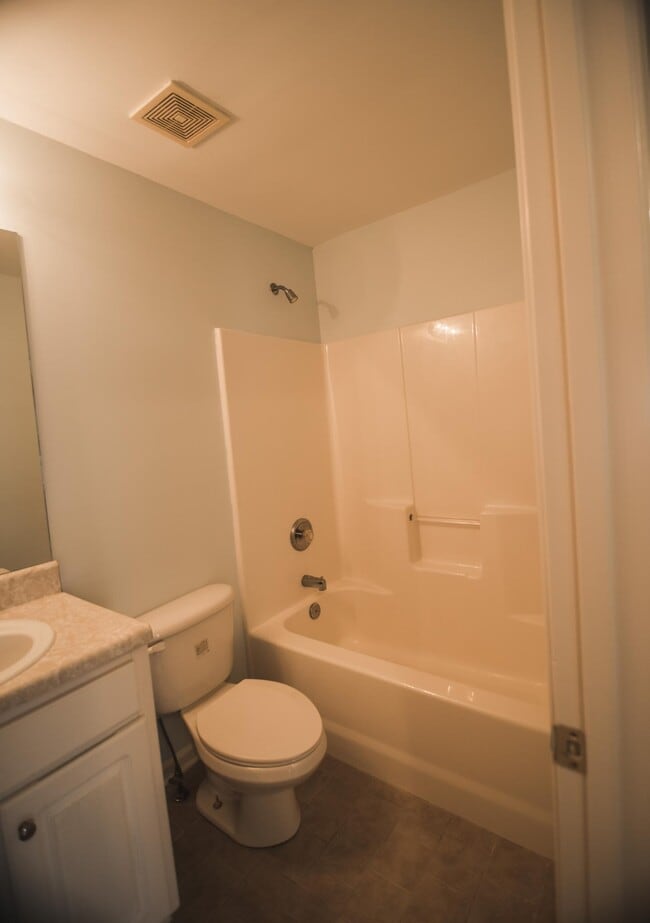 Building Photo - 22 Brightling Ln