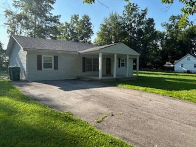 Building Photo - 3 Bedroom, 2 Bathroom Home