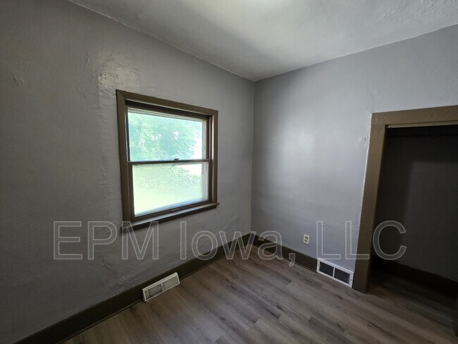 Building Photo - 519 Adams St