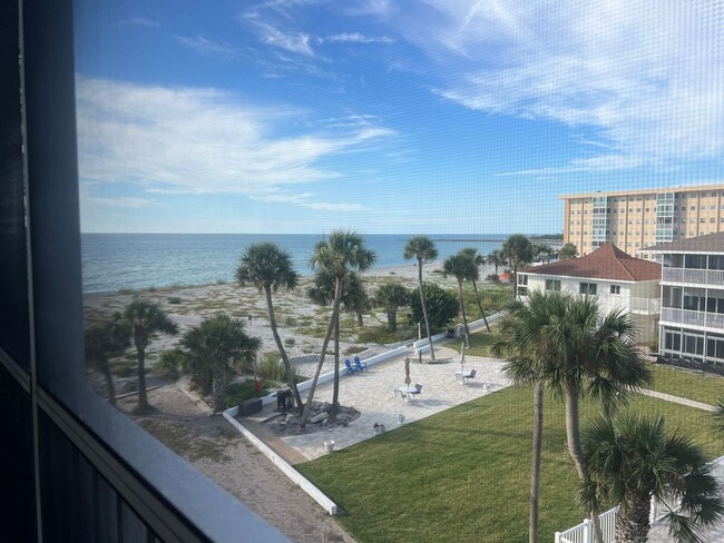 Building Photo - NEW PRICE! 2BD/2BA with Detached Carport on Venice Island!