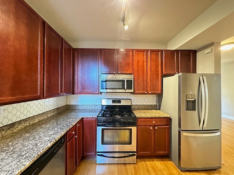 Building Photo - 4609 N Paulina St
