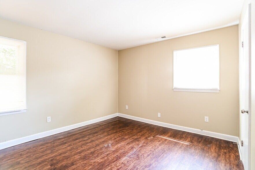 Building Photo - 427 Huntsmoor Dr