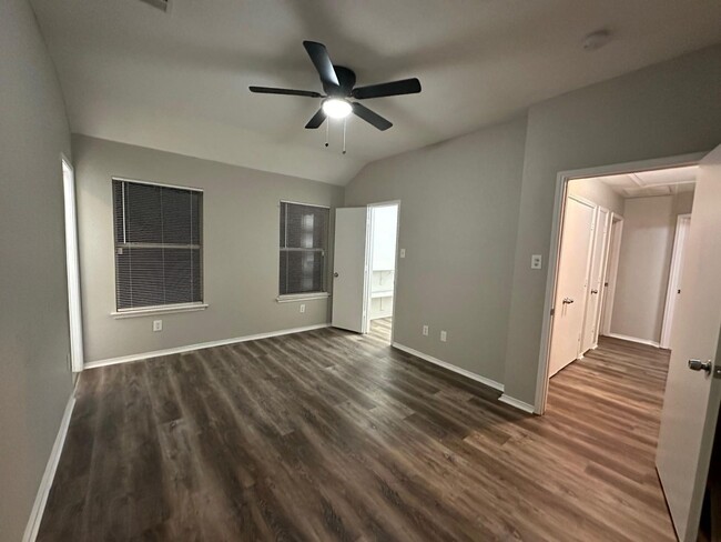 Building Photo - Move In Ready - Rowlett, TX