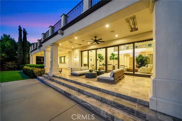 Building Photo - 2037 Delphine Ln