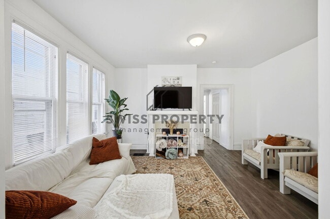 Building Photo - 2209 Summit St